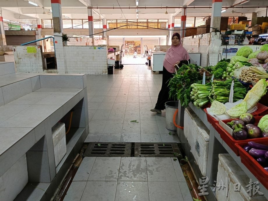 东：（未签发）关丹大巴刹装修提升后更差 商家小贩叹敢怒不敢言。