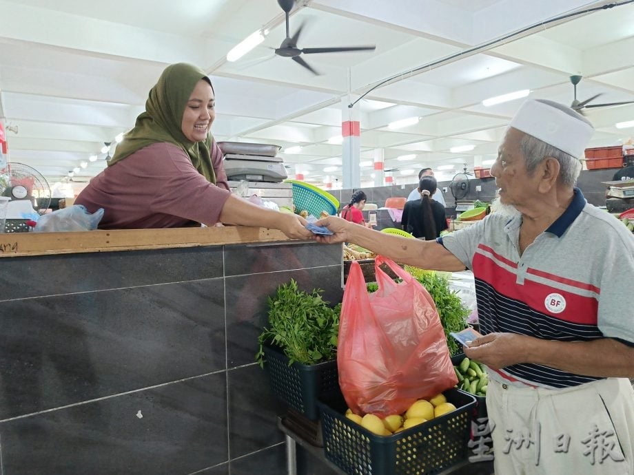 东：（未签发）关丹大巴刹装修提升后更差 商家小贩叹敢怒不敢言。