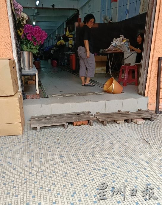 东：（未签发）关丹大巴刹装修提升后更差 商家小贩叹敢怒不敢言。