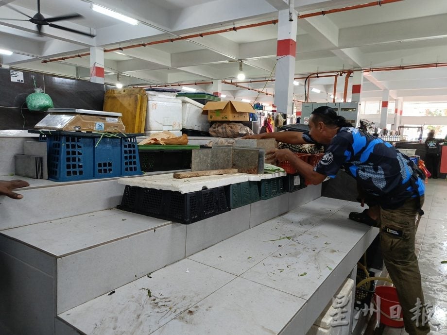 东：（未签发）关丹大巴刹装修提升后更差 商家小贩叹敢怒不敢言。