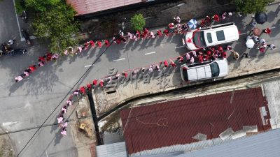 威中峇冬丁宜华小第一任校长 林运福107高龄逝世 举殡队伍进入校园 师生追悼