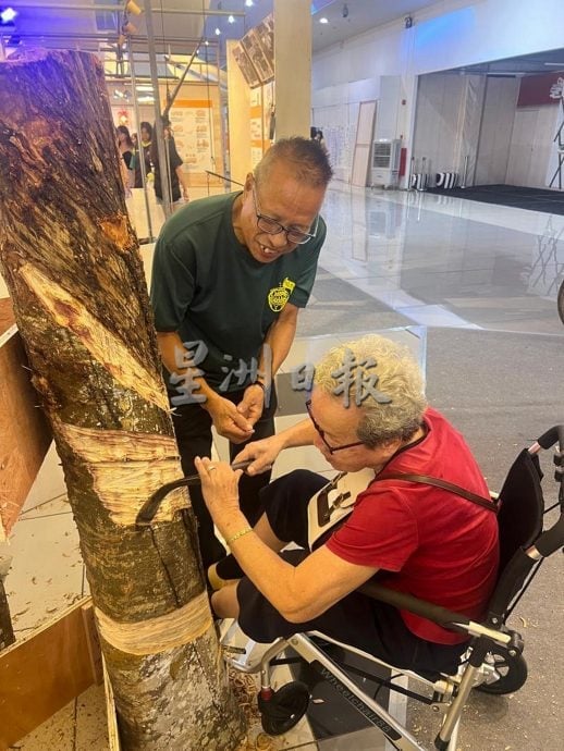 供星洲网:榕吉新村怀旧展夺目登场,橡胶树故事打动观众心