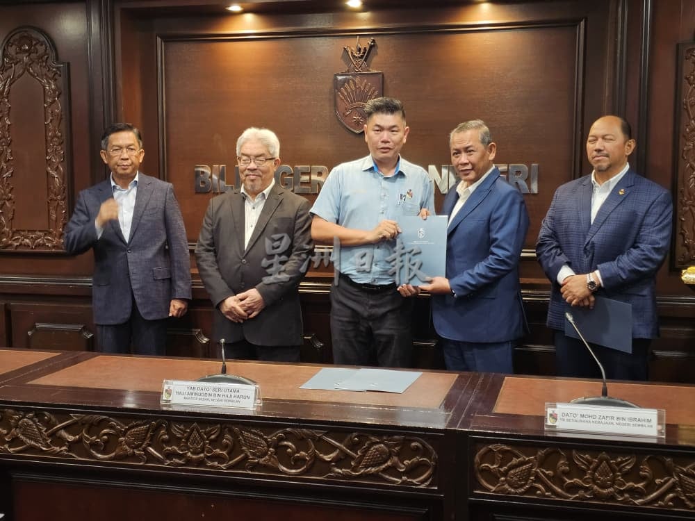 供星洲网/森州政府移交村长委任状 阿敏努丁:完整名单未出炉 有新脸孔出现