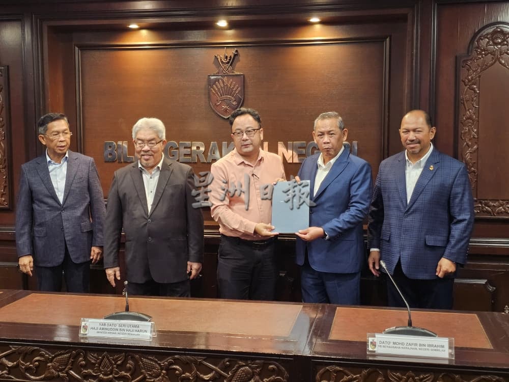 供星洲网/森州政府移交村长委任状 阿敏努丁:完整名单未出炉 有新脸孔出现