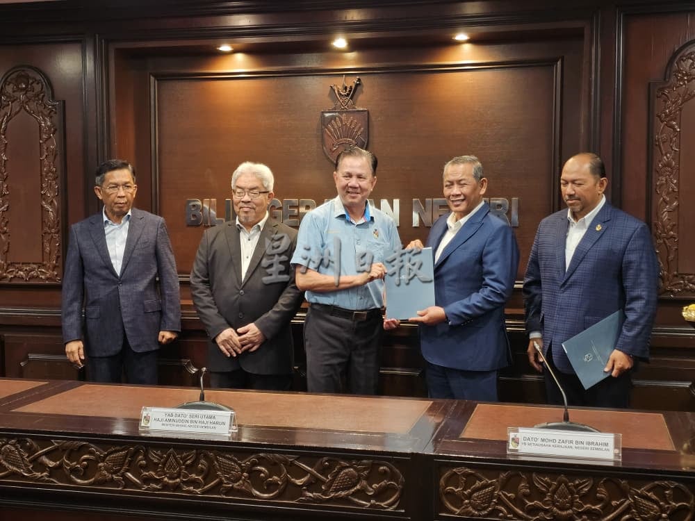 供星洲网/森州政府移交村长委任状 阿敏努丁:完整名单未出炉 有新脸孔出现