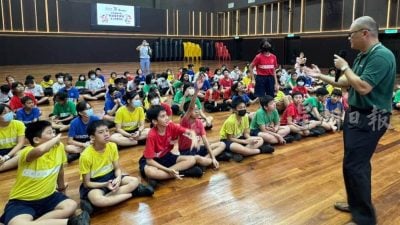 学生阅报计划有奖填字游戏 两校学生抢答提升认知