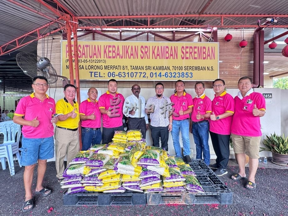 供星洲网：拿督公药师堂庆祝宝诞也进行公益活动，派白米和水果礼包