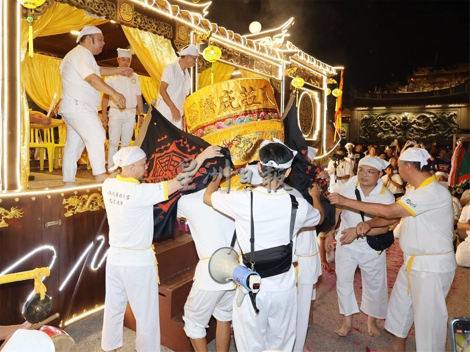 供星洲网/ 庇朥西天宫恭送九皇大帝圣驾回銮，10天庆典圆满落幕。