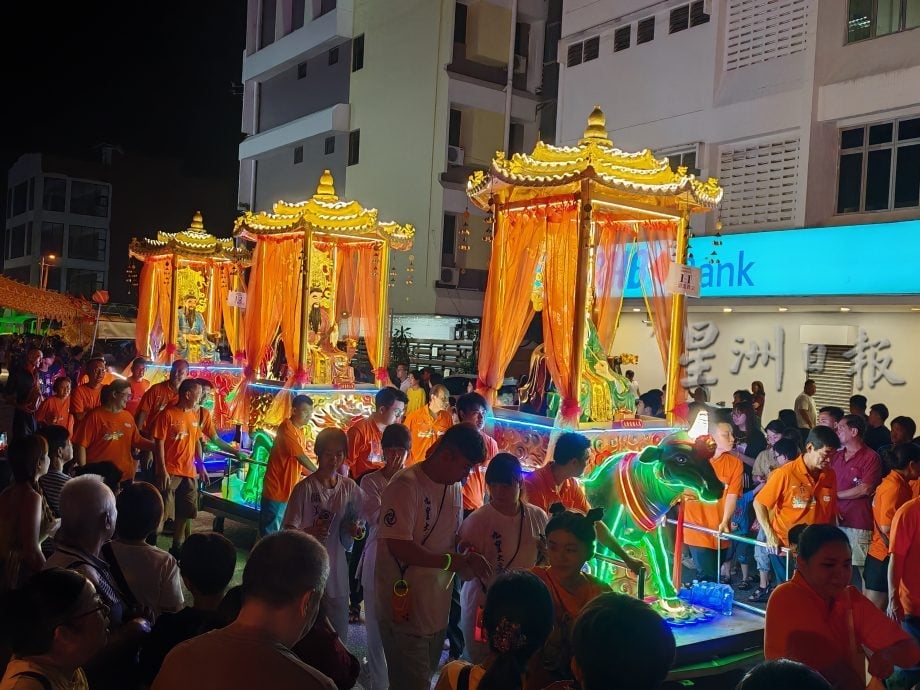 (已签发)柔:峇斗母宫巡境游行 54辆花车参与