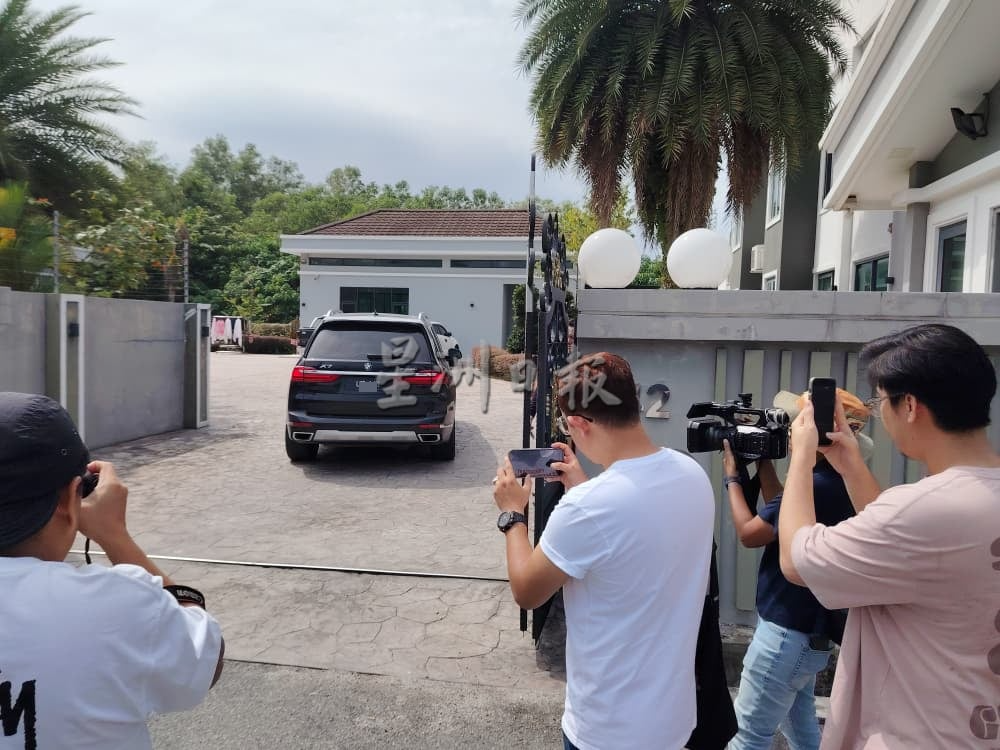 “粉红女商人”遭拍卖住家物品 以100万令吉成交