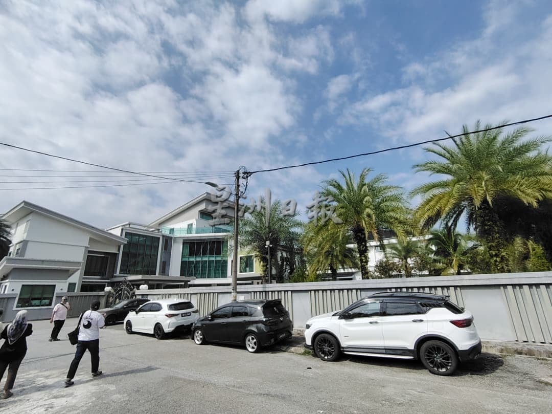 “粉红女商人”遭拍卖住家物品 以100万令吉成交