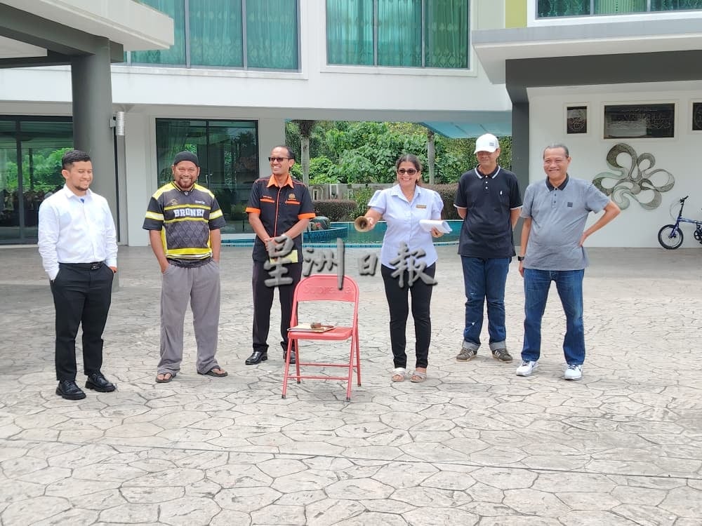 “粉红女商人”遭拍卖住家物品 以100万令吉成交