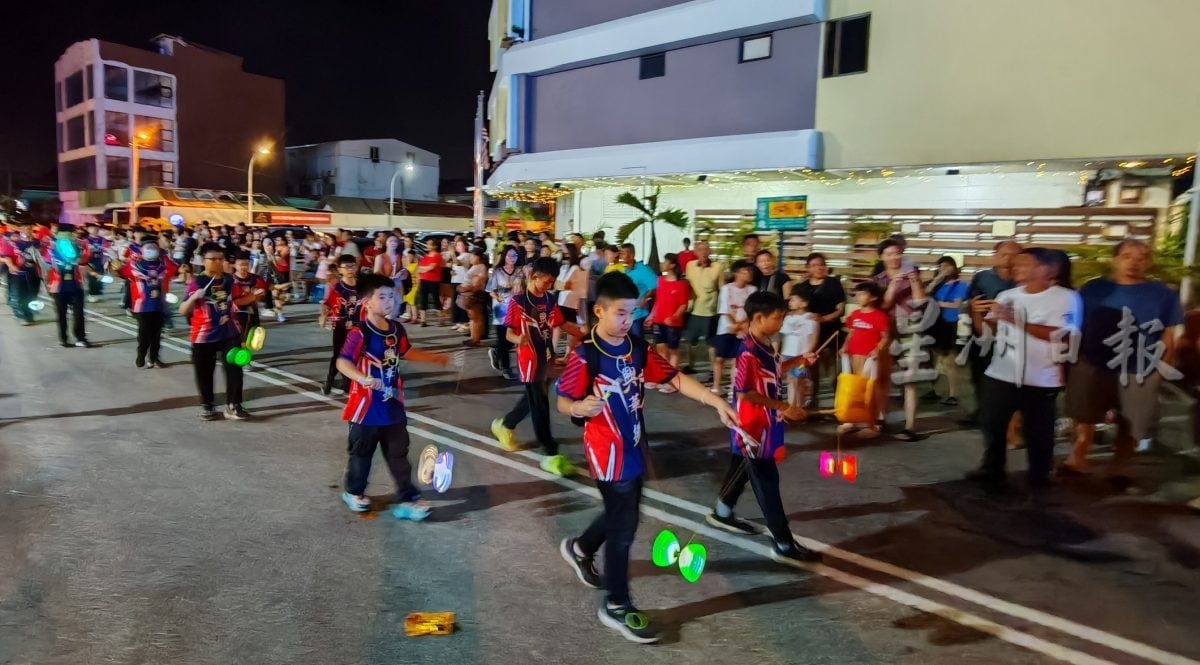 （已签发）柔：峇斗母宫巡境游行   54辆花车参与