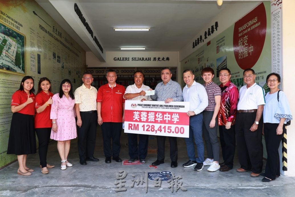 供星洲网/芙振中获交长赞助购买乐器，成立校内首支华乐团