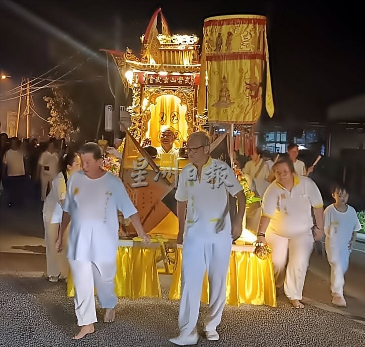 数千信徒涌入安顺 3九皇爷庙送神气氛热烈