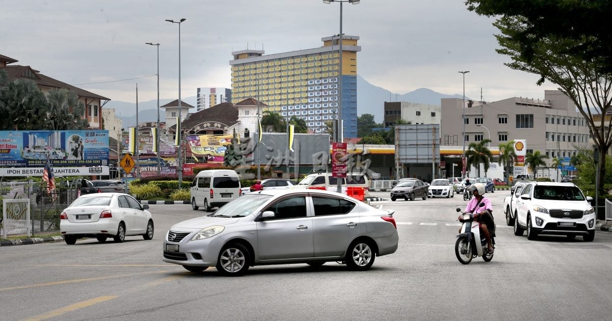 敦拉萨路天桥封路重修   高峰时段交通拥挤