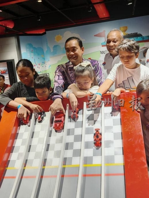 **已签发**柔:第三版头条:亚洲首法拉利体验馆〡翁哈菲兹:三造合作共推柔旅业成长