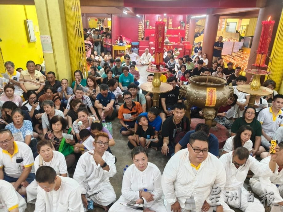 东(已签):吉兰丹灵应殿恭送九皇大帝回銮。