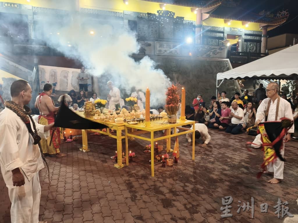 东(已签):吉兰丹灵应殿恭送九皇大帝回銮。