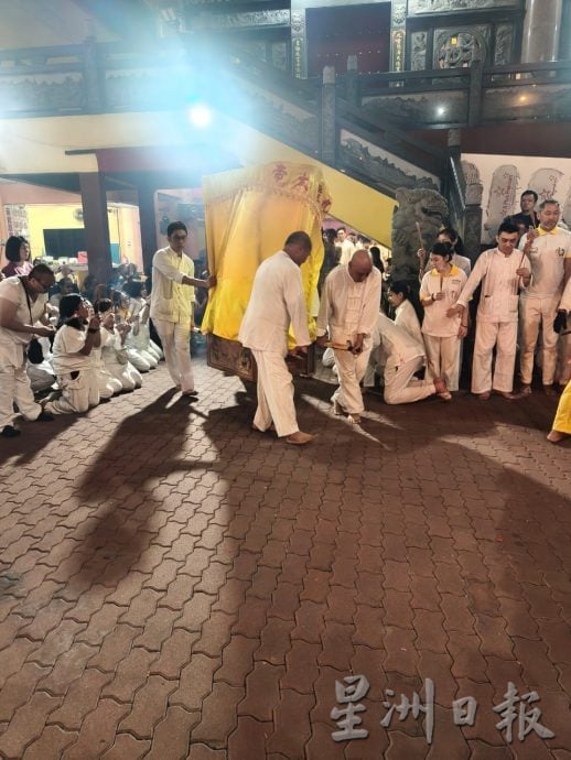 东(已签):吉兰丹灵应殿恭送九皇大帝回銮。