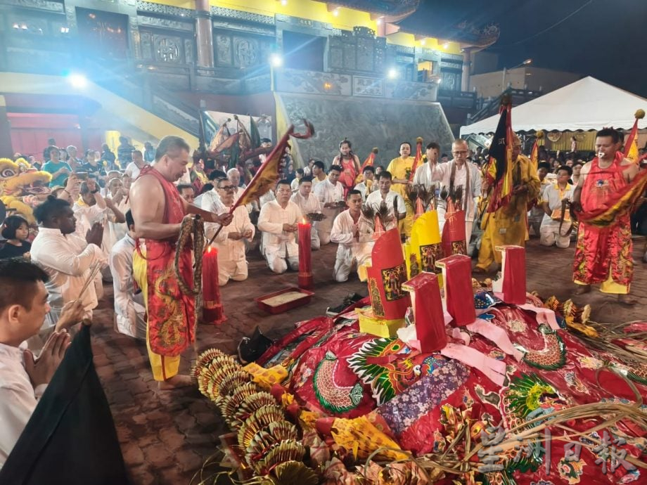 东(已签):吉兰丹灵应殿恭送九皇大帝回銮。