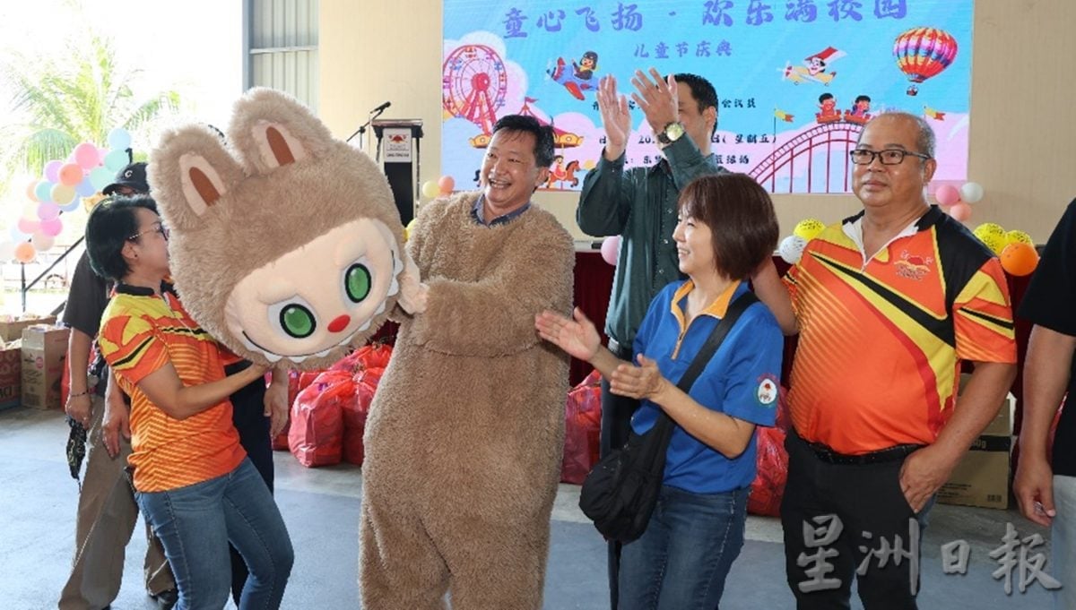 供星洲网:芙蓉新城高苑东华小学儿童节 谢琪清化身“拉布布”入场掀旋风