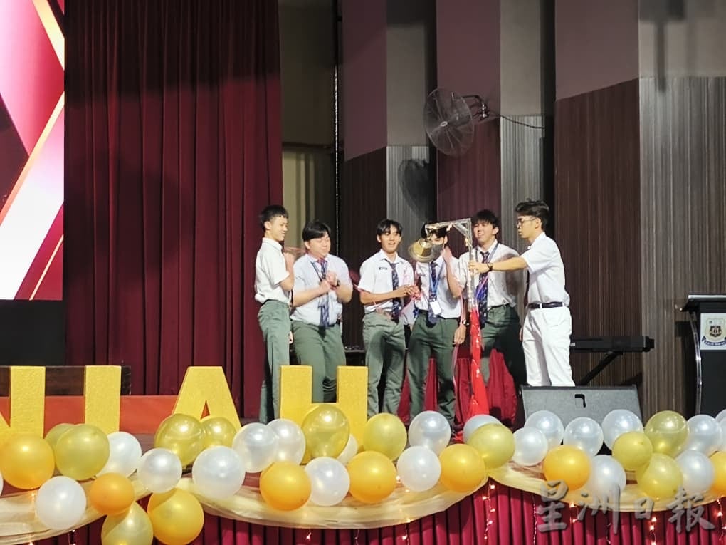 三德华中毕业礼 378学生唱响骊歌