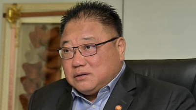 Tourism Minister Tiong admits mistake, regrets liquor controversy