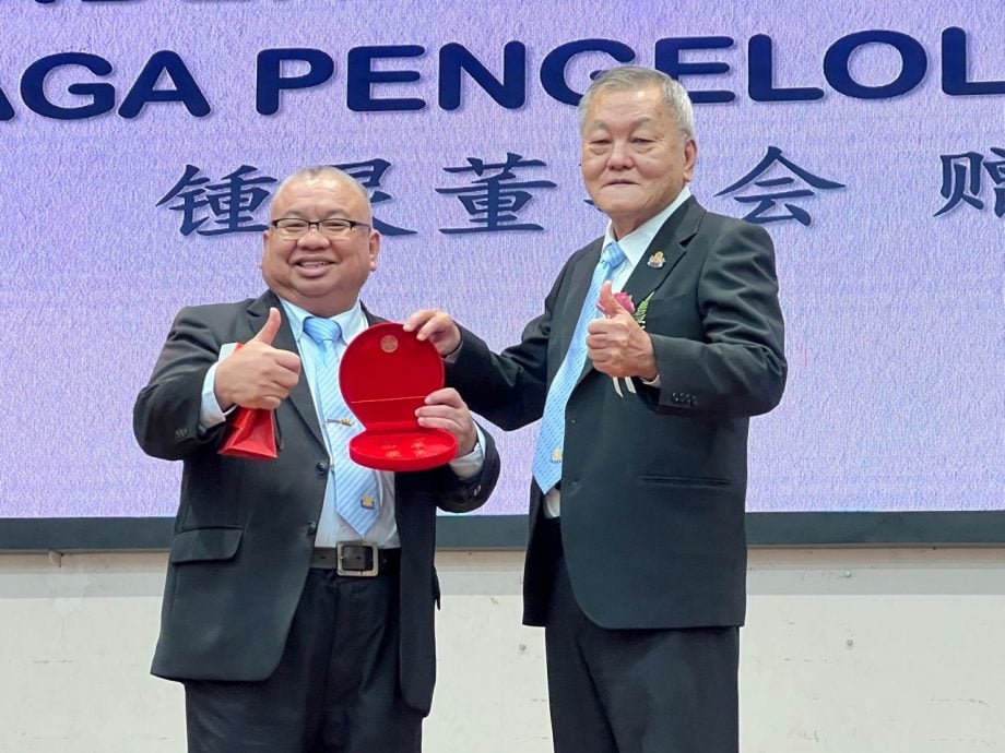 北海锺灵中学第十任校长欧财荣休