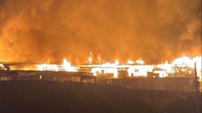 斗亚兰70间木屋凌晨陷火海　50人逃生一人受伤