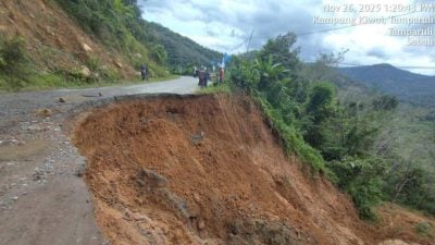 担波罗里路面崩塌  工程局关闭维修