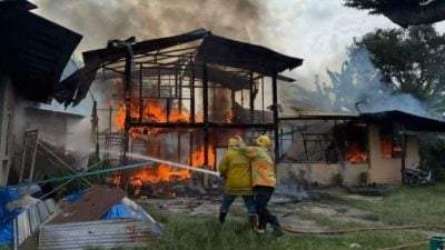 视频|甘榜武吉茶一间民宅火灾烧毁