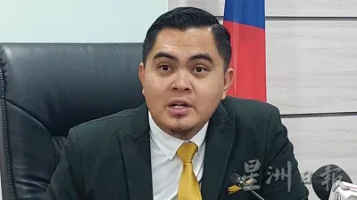 藤鞭还给老师非要吓唬 阿克马：让学生懂得敬畏与尊重