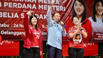 首次踏足森森社区 首相叮嘱董思筠：好好干