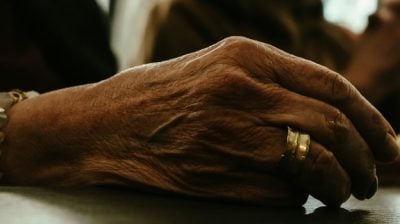 原来外婆看得到尽头/李显营（浮罗山背）