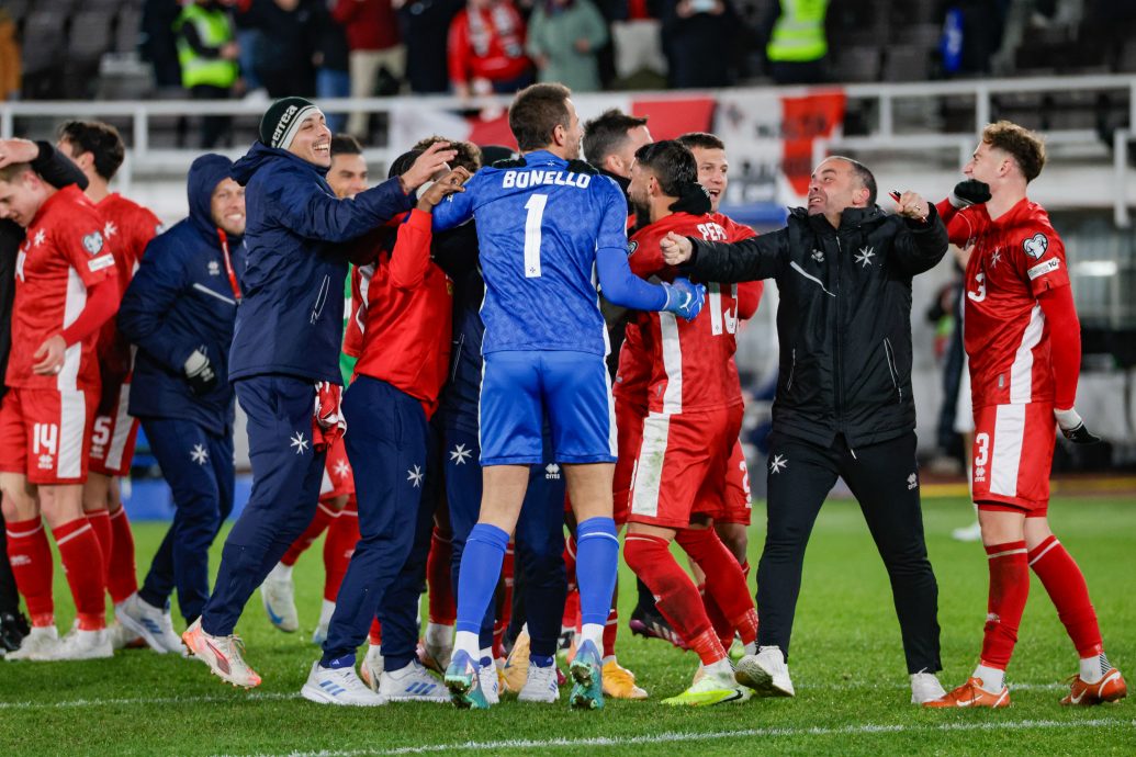 2026年世界杯入选赛| 球迷造乱掷烟火中断比赛  荷兰波澜不惊夺关键1分