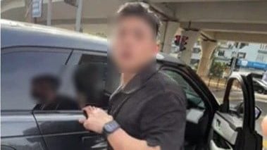 开爆胎路虎上路被捕 警：男司机涉嫌吸毒