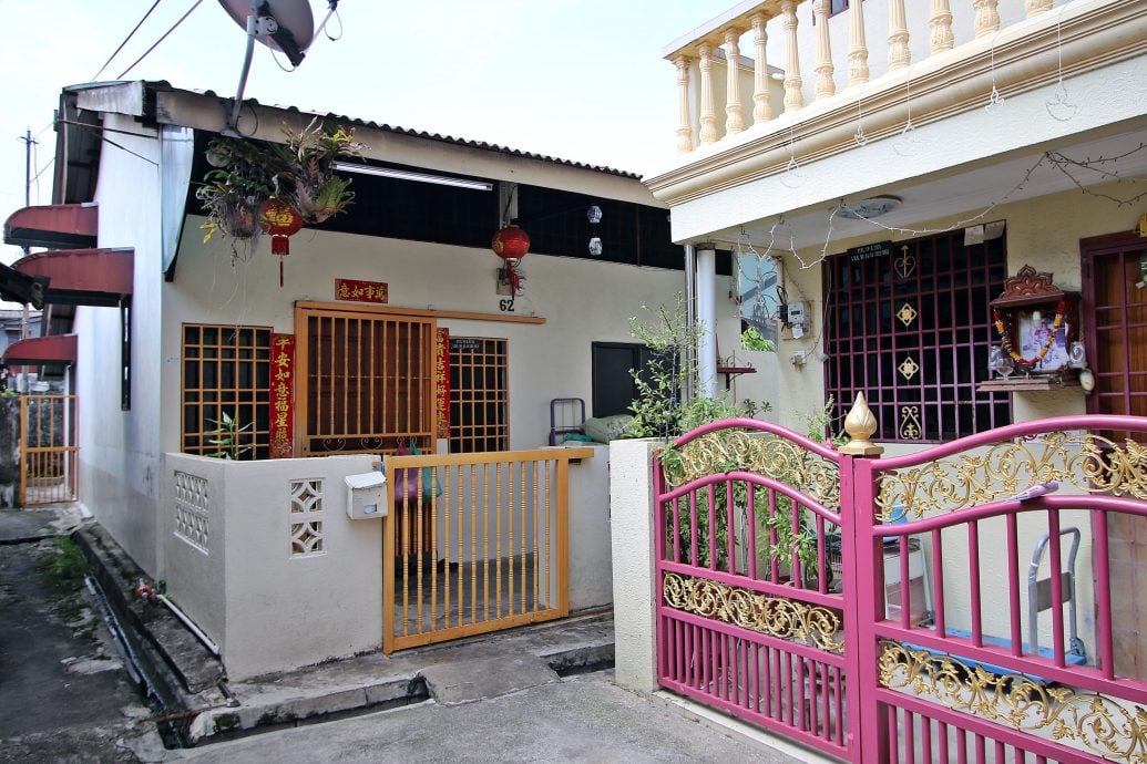 (22/11见报)星角摄/(PP)红灯角木屋