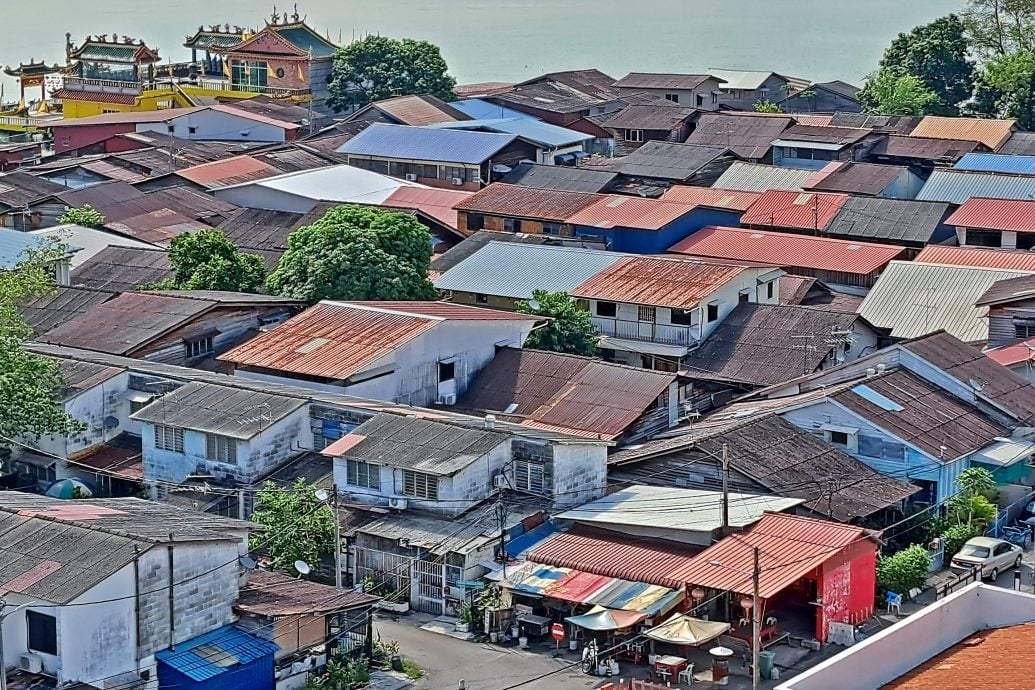 (22/11见报)星角摄/(PP)红灯角木屋