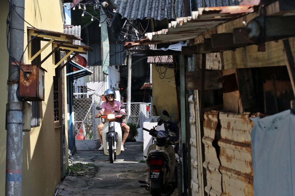 (22/11见报)星角摄/(PP)红灯角木屋