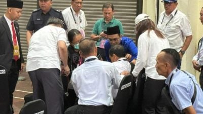 突感不适倒下 候选人紧急送医