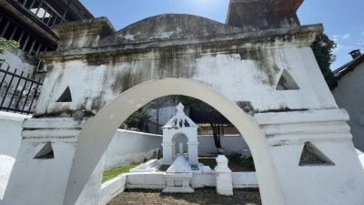 华人老街矗立马来英雄古墓