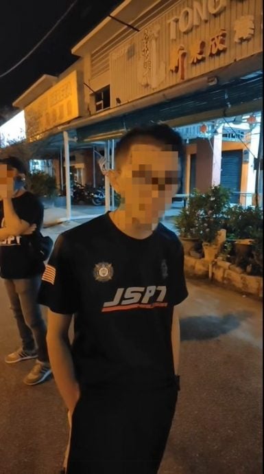 2华男冒充交警勒索少年 遭真警识破当场落网