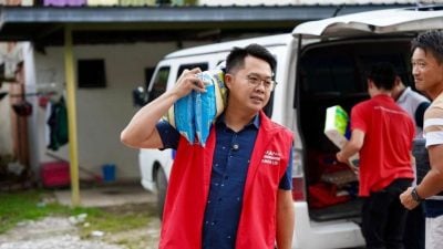 无缘当候选人 李成伟领军丹绒亚路选战