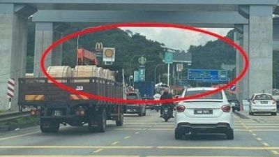 视频 | 东铁脚手架坍塌砸车 当局拆除另一脚手架防范再酿事故