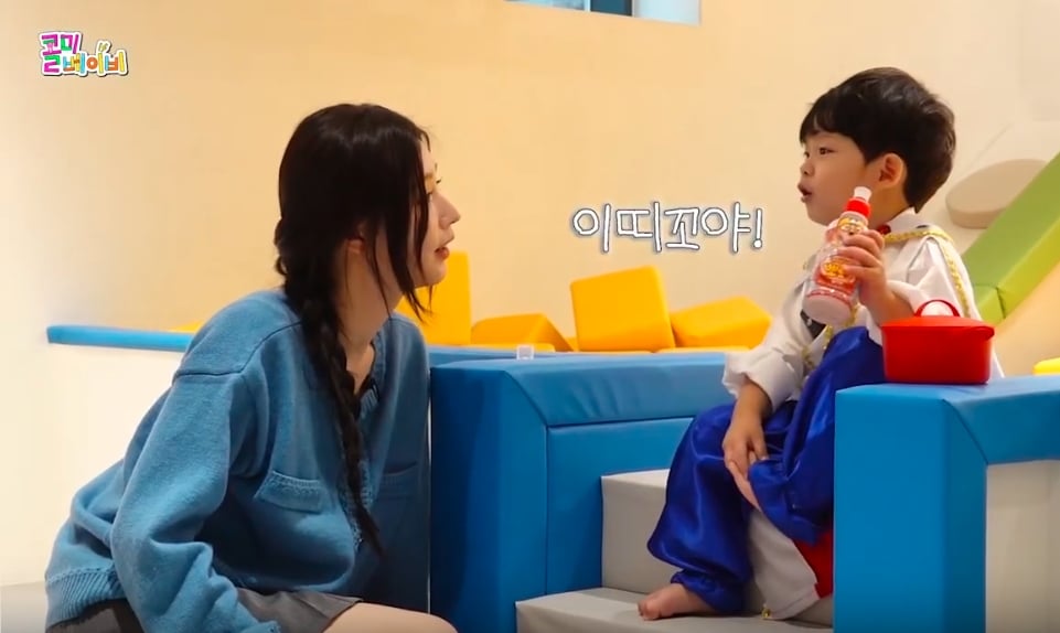 3岁童星被“吃脚”留阴影 EXO挨批侵犯孩子身体界线