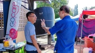 马华志工办体检活动  获李集锦马汉顺站台