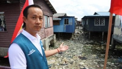 柯伟阳拜票上公厕没水 “执政5年水供仍解决不了”