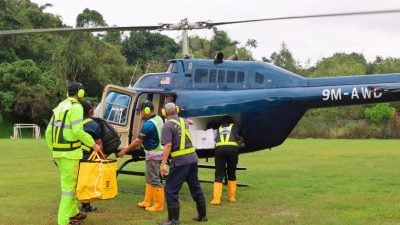 雨下不停通行受阻 恶劣天气拖慢竞选节奏