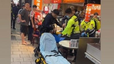 4男闯小吃店砍人 17岁工读生脏器外露抢救中